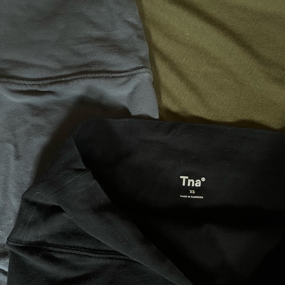 Aritzia TNA athleisure shorts - Picture 1 of 2